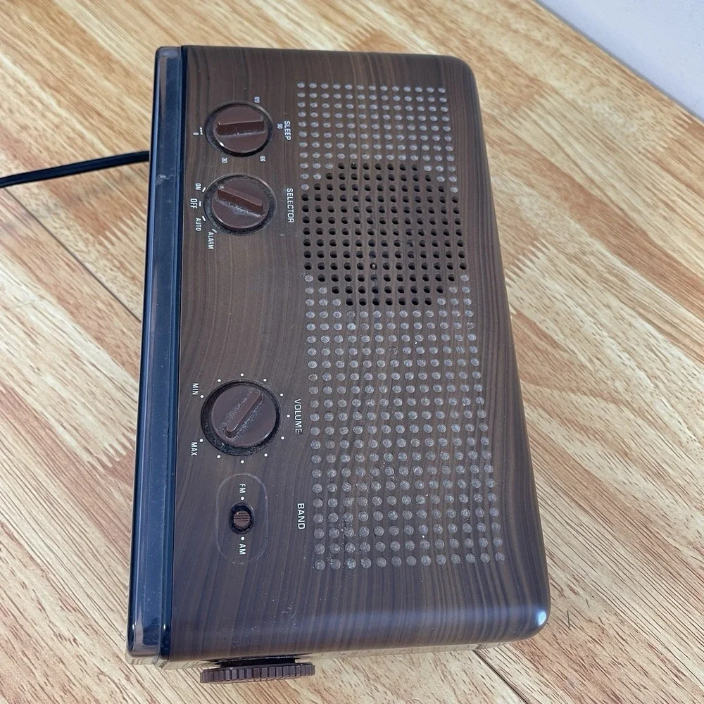 Vintage Panasonic RC-6253 AM/FM Flip Number Alarm Clock Radio Wood Grain